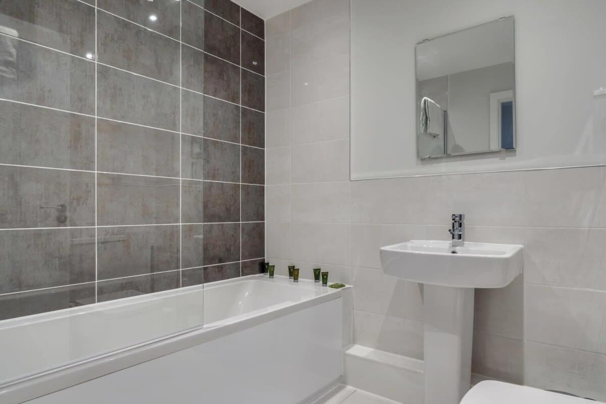 Lovely Riverside 2 Bed Apartment Leeds  Exterior foto
